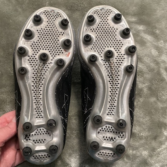 Kids' Silver and Black Athletic Cleats - Picture 5 of 5